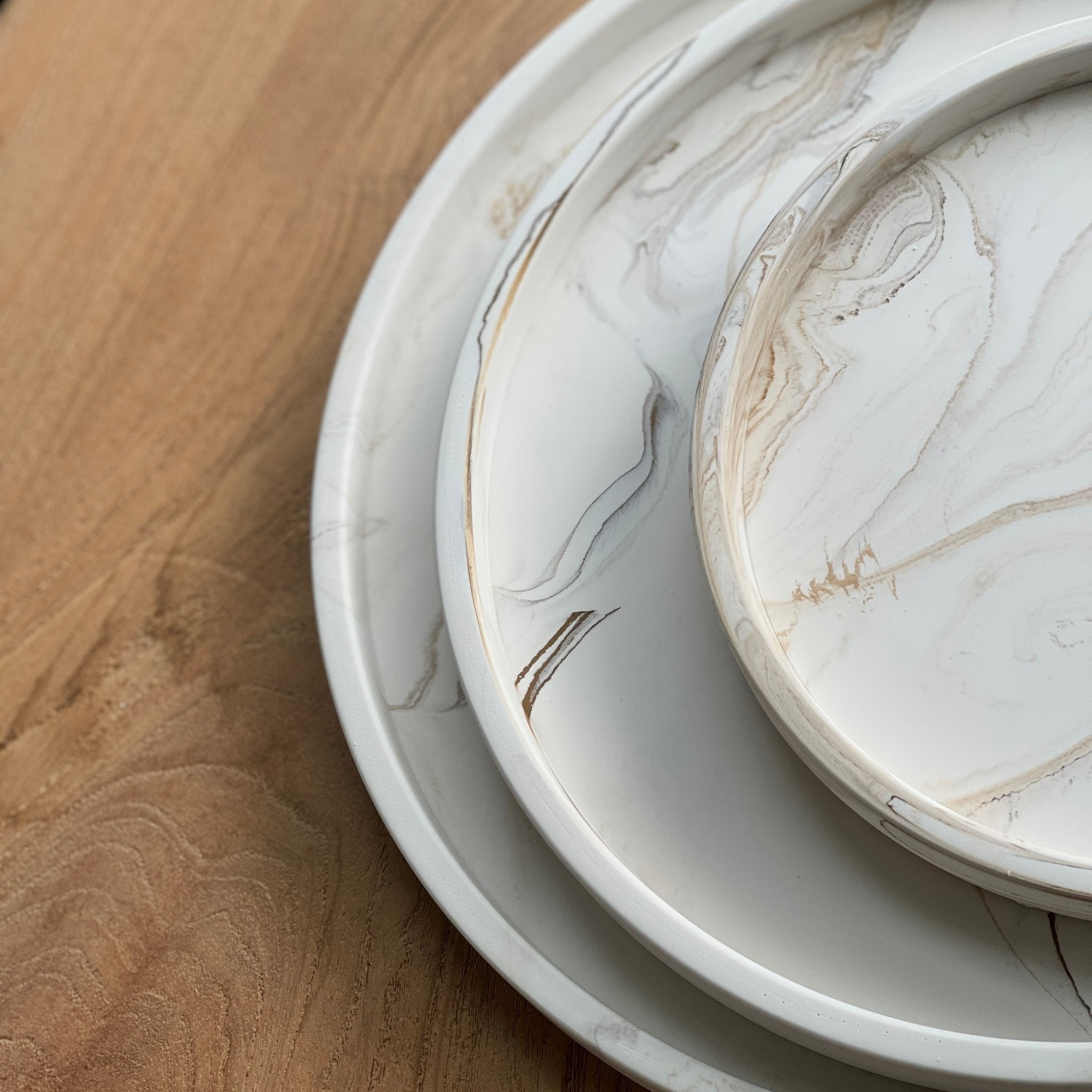 Plateaux rond en jesmonite marbré beige trois tailles