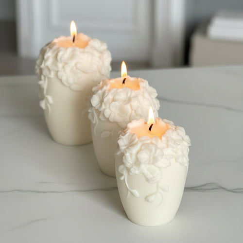 Adélaïde bougie végétale décorative romantique et florale allumée