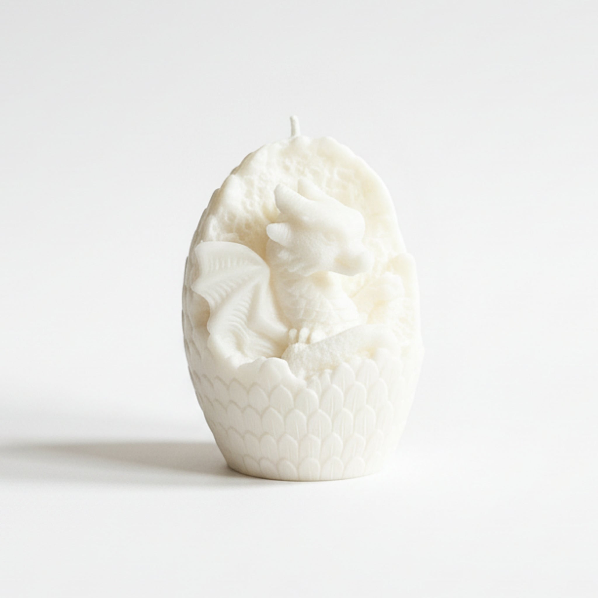 Le dragon - bougie en forme de dragon en cire de colza fond blanc