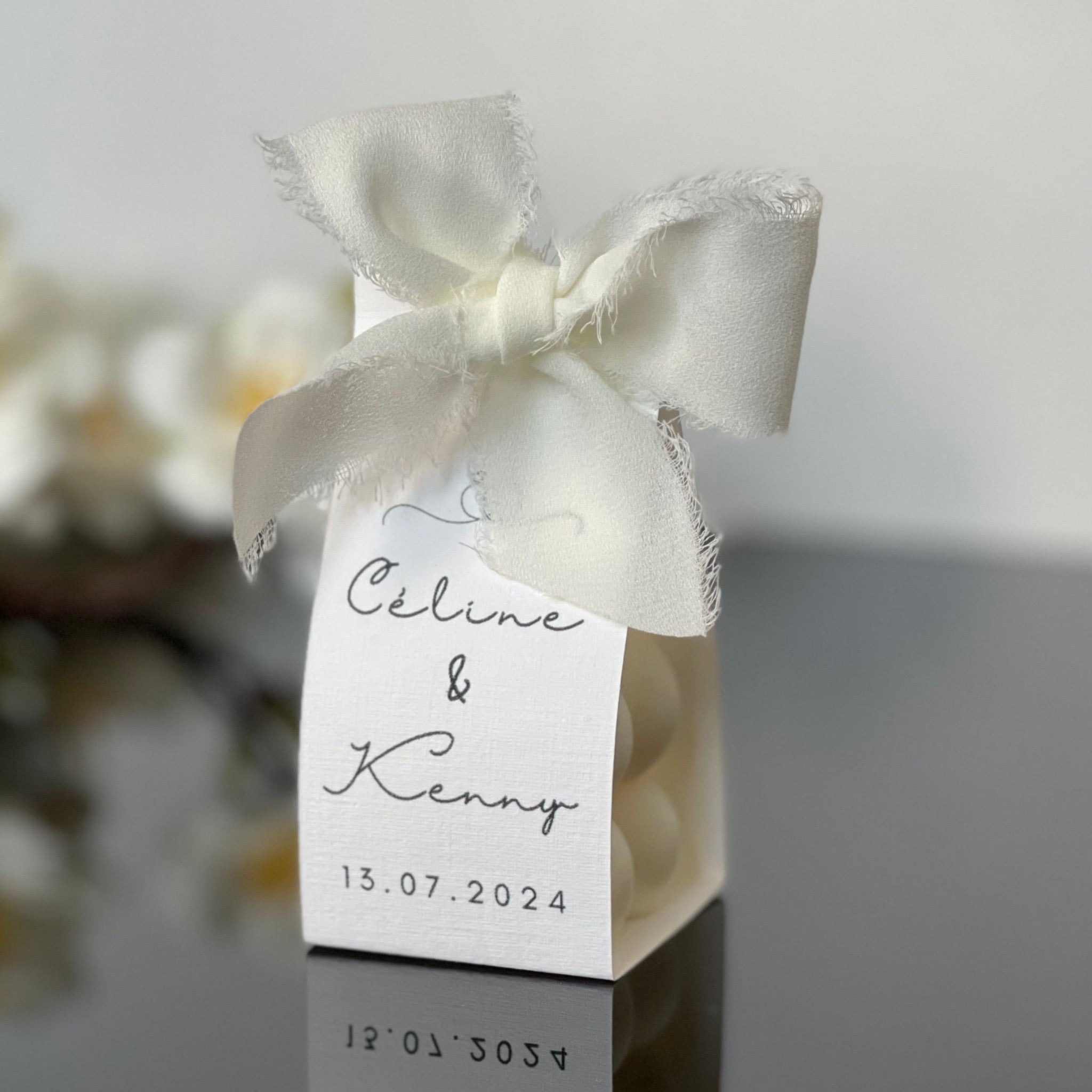 mini bubble - bougie dans son étui personnalisé à offrir comme souvenir mariage