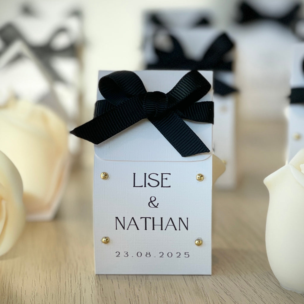 bougie rose personnalisée mariage ruban noir et clous dorés vue de face