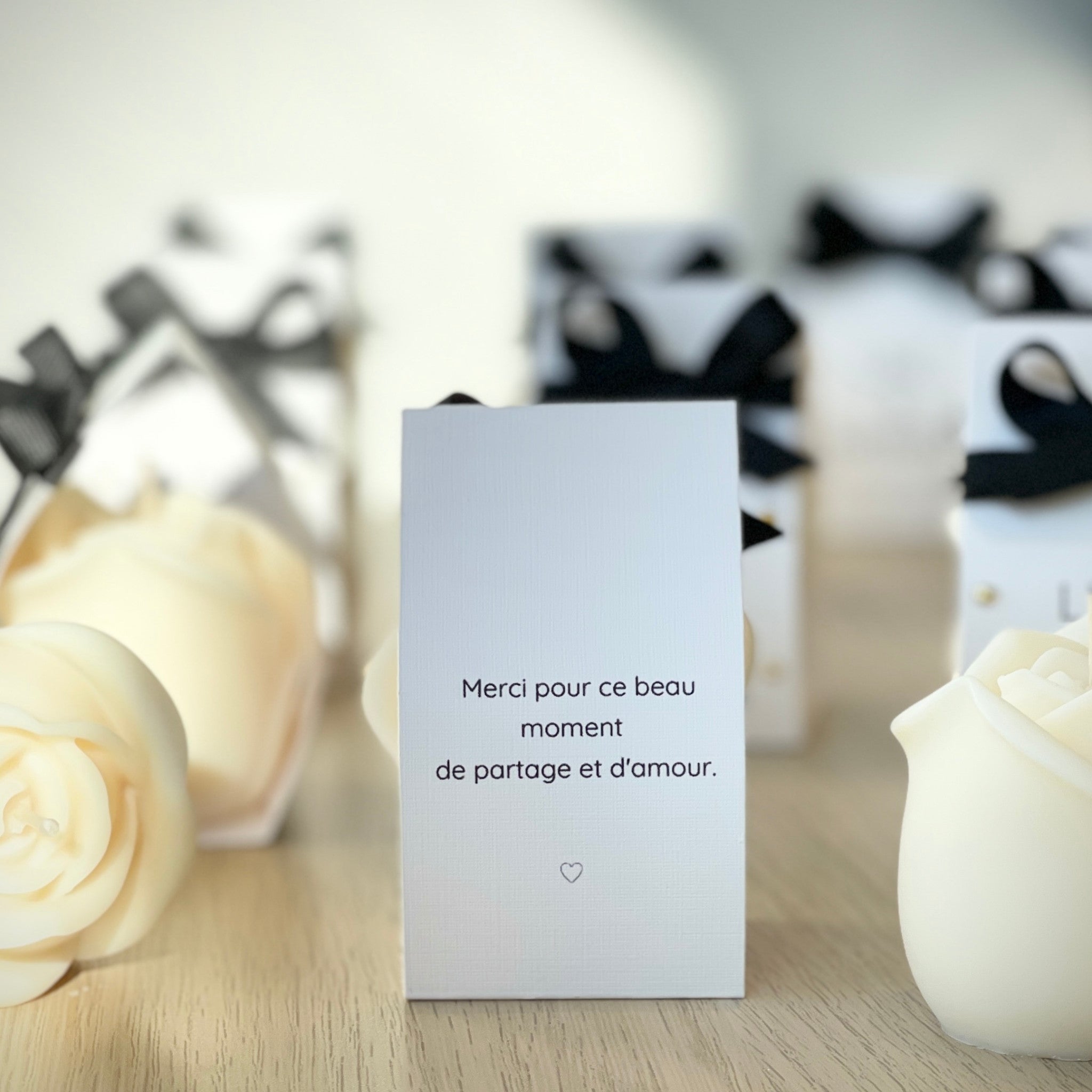 bougie rose personnalisée mariage ruban noir et clous dorés vue arrière