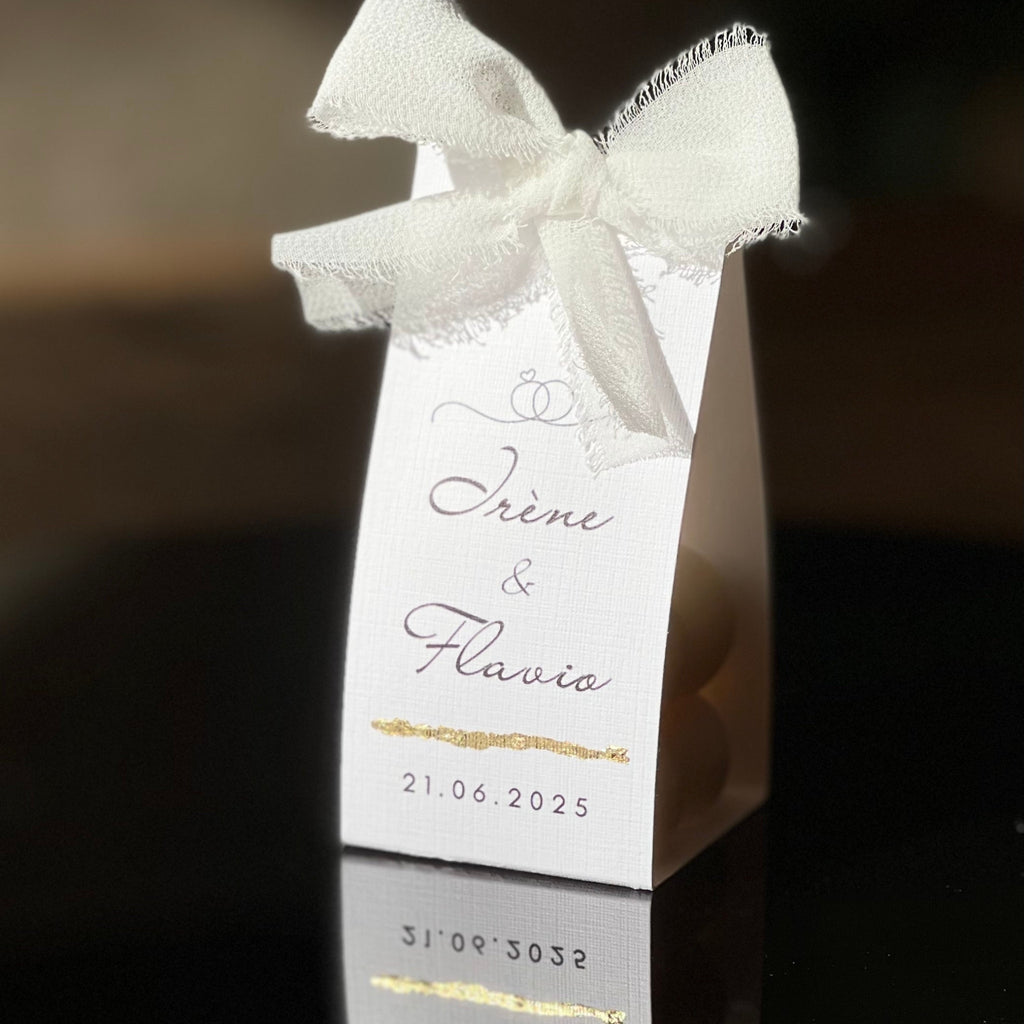 mini bubble - bougie cadeau invité avec ligne dorée sur le carton personnalisé