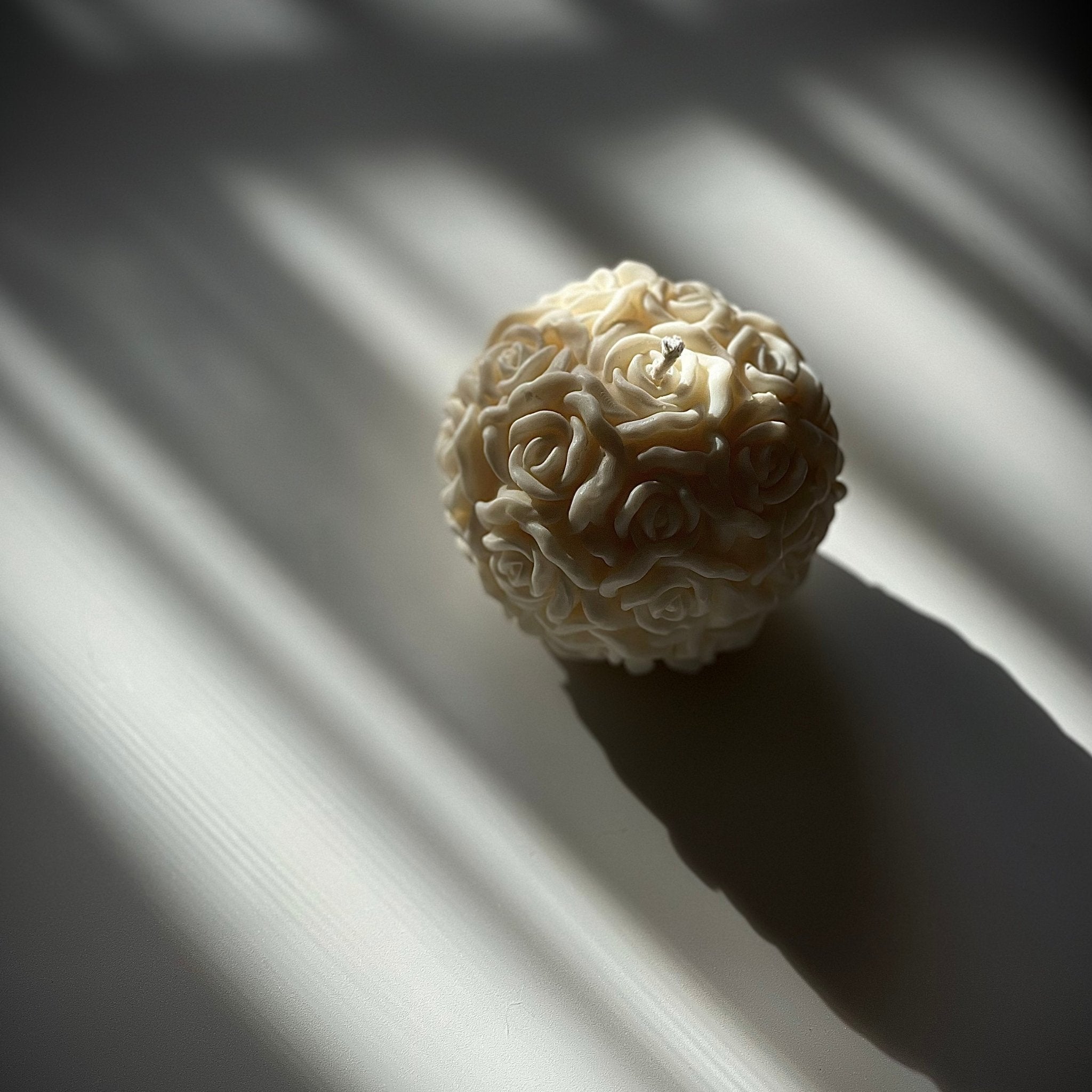 Marie-Alice-bougie végétale décorative boule de rose
